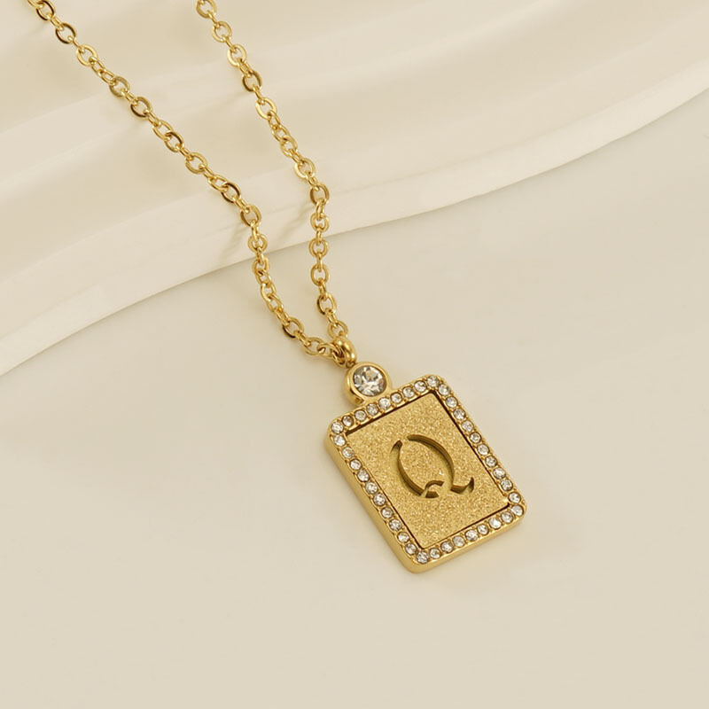 Gouden letter Q [met ketting] Afbeelding17