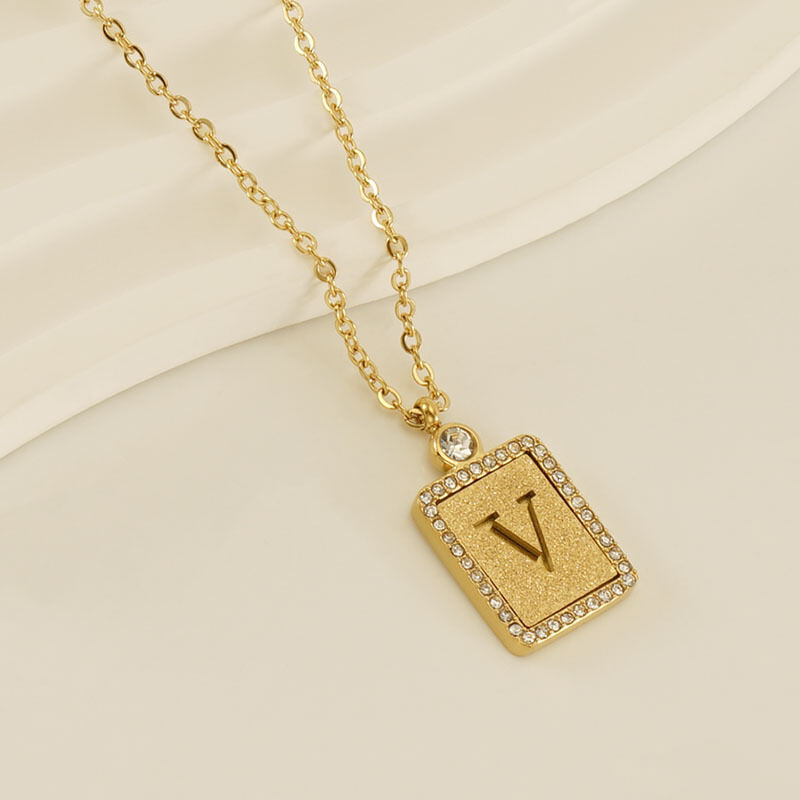 Gouden letter V [met ketting] Afbeelding22