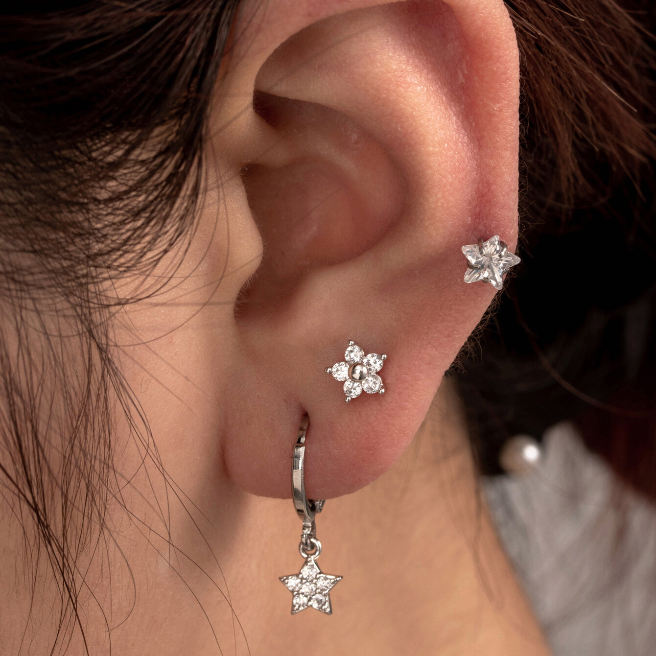 1 pezzo semplice serie semplice fiore rame senza placcatura materiale zircone orecchini da donna piercing Immagine2