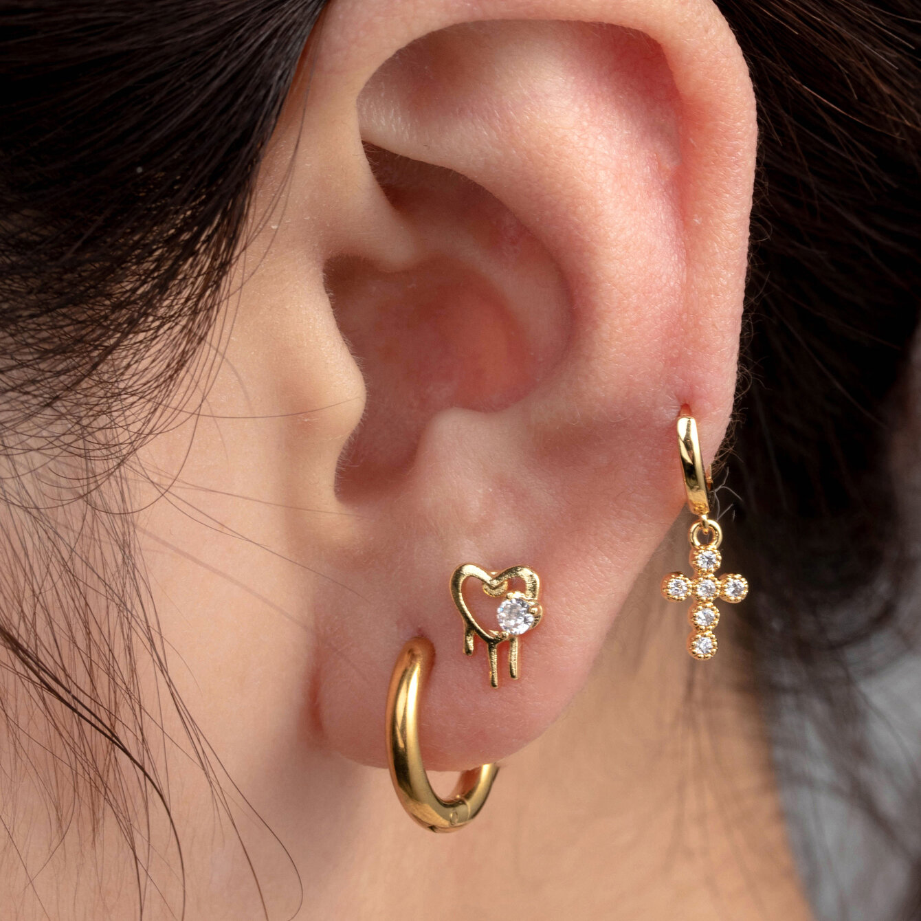 1 pieza de pendientes de perforación para mujer con forma de corazón de cobre sin chapado y circonitas. Imagen2