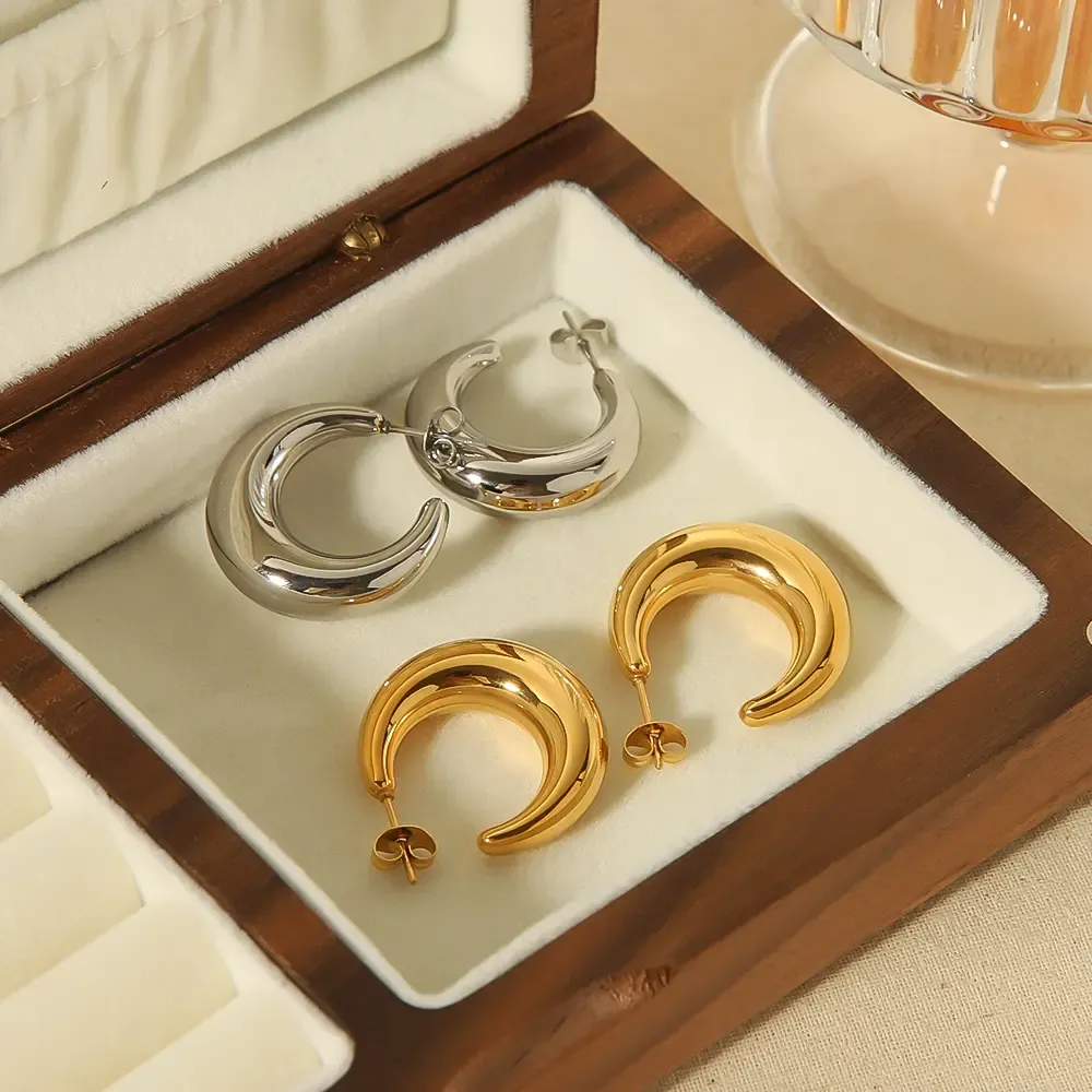 1 Paio Di Orecchini Classici Alla Moda In Acciaio Inossidabile 18K Con Mezzaluna Cava E Lucida Per L'Uso Quotidiano Delle Donne Immagine2