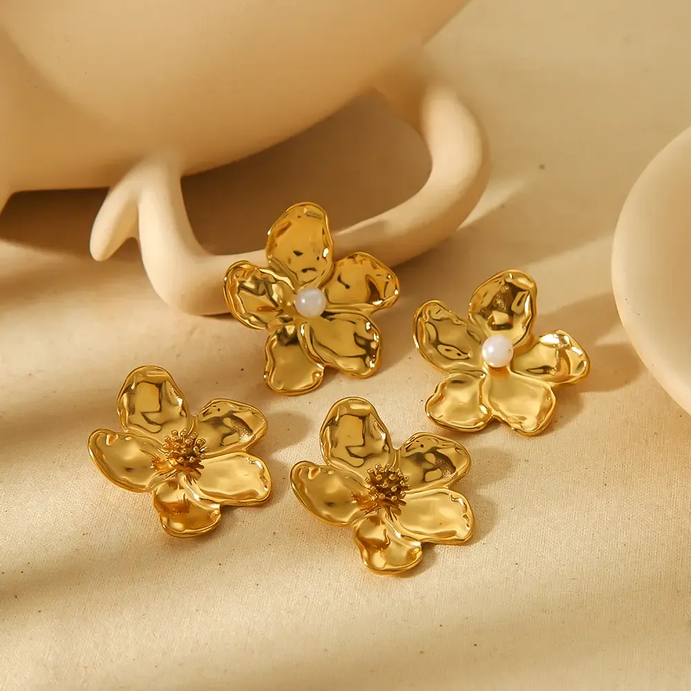 1 Paio Di Orecchini A Forma Di Fiore Martellato In Acciaio Inossidabile Placcato Oro 18K Personalizzati Per L'Uso Quotidiano Delle Donne h5Immagine2