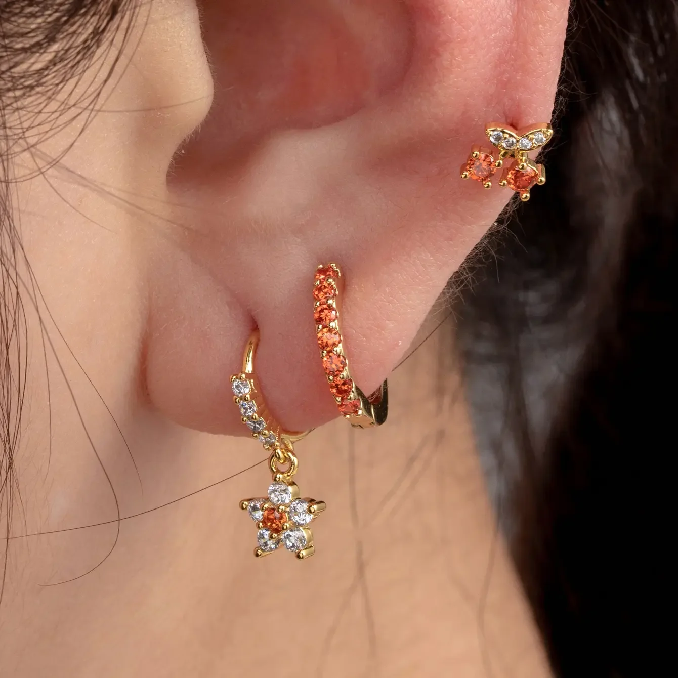 Boucles d'oreilles piercing femme Simple Series Classic Flower en cuivre sans placage, ornées de zircon. Image2