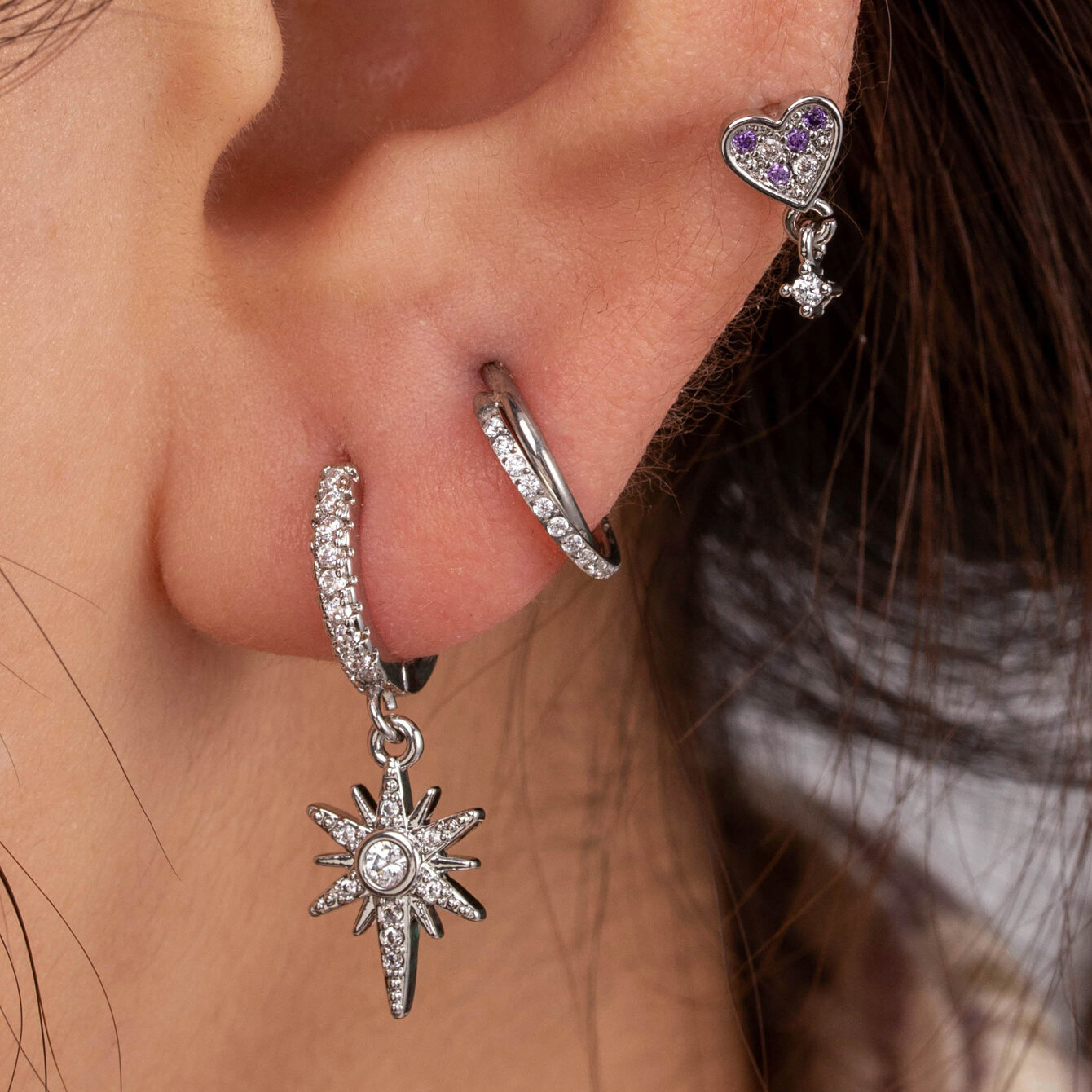 1 pieza de pendientes de perforación para mujer, serie simple, clásicos, de cobre, sin chapado, con forma de corazón y circonita. h5 Imagen2