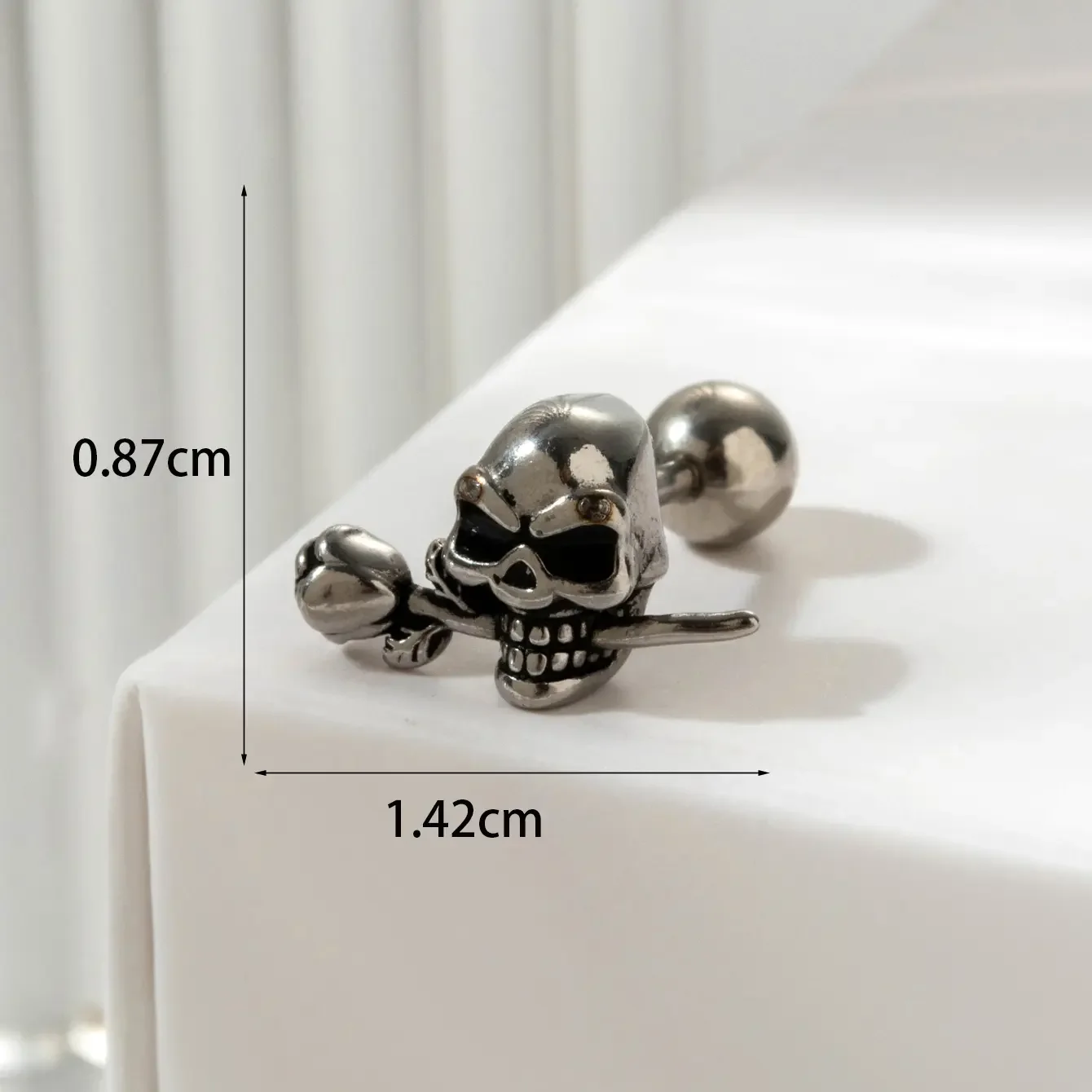 1 pezzo semplice serie classico teschio titanio acciaio senza placcatura materiale orecchini da donna piercing h5 