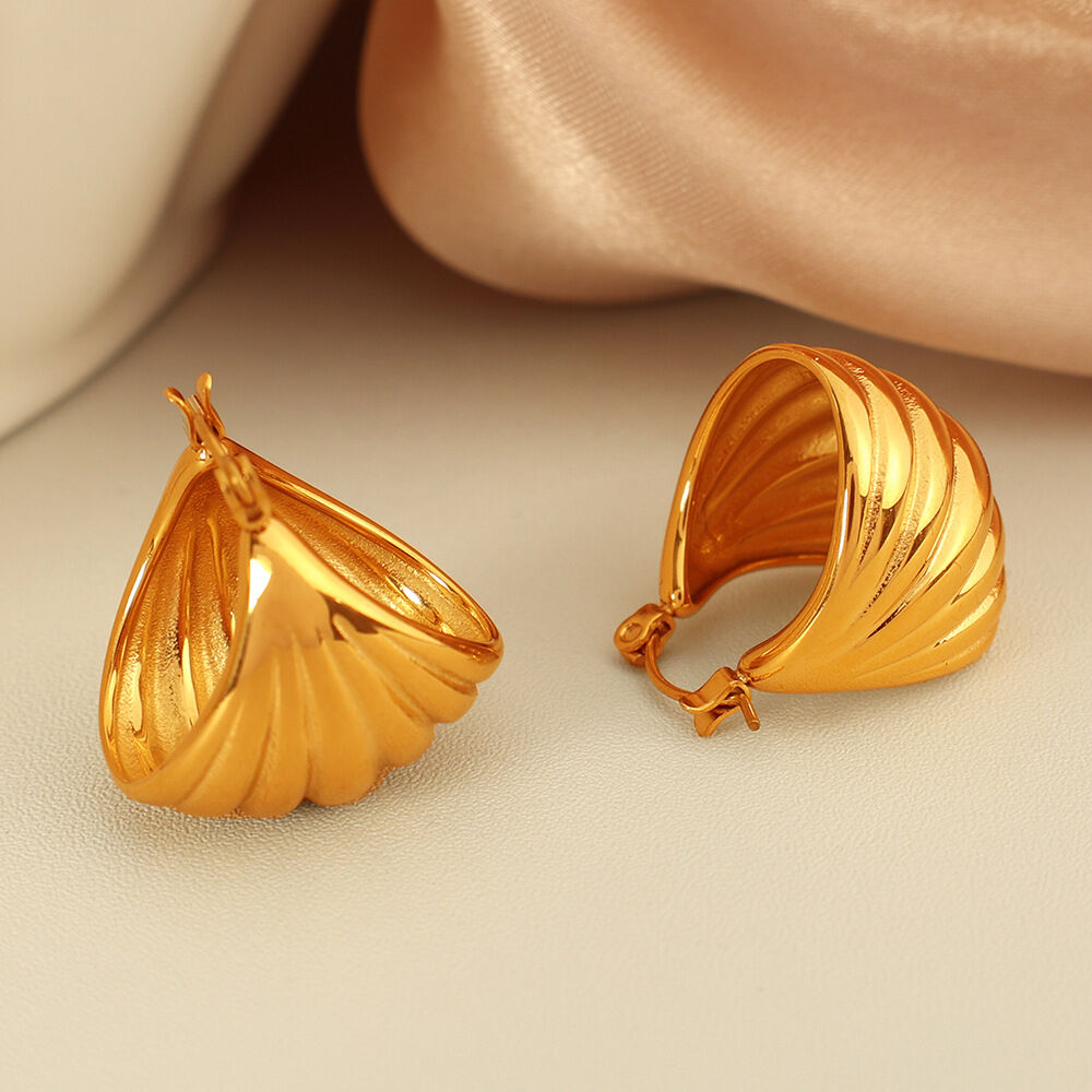 EH588 Gouden Oorbellen Afbeelding2