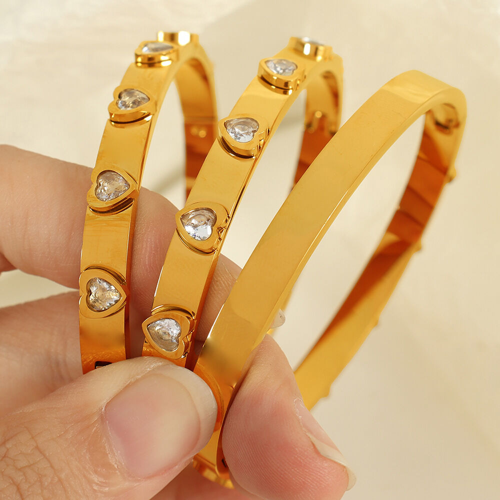 1 Stück Simple Series Simple Heart Edelstahl 18 Karat vergoldet Zirkon Damen Armreifen 