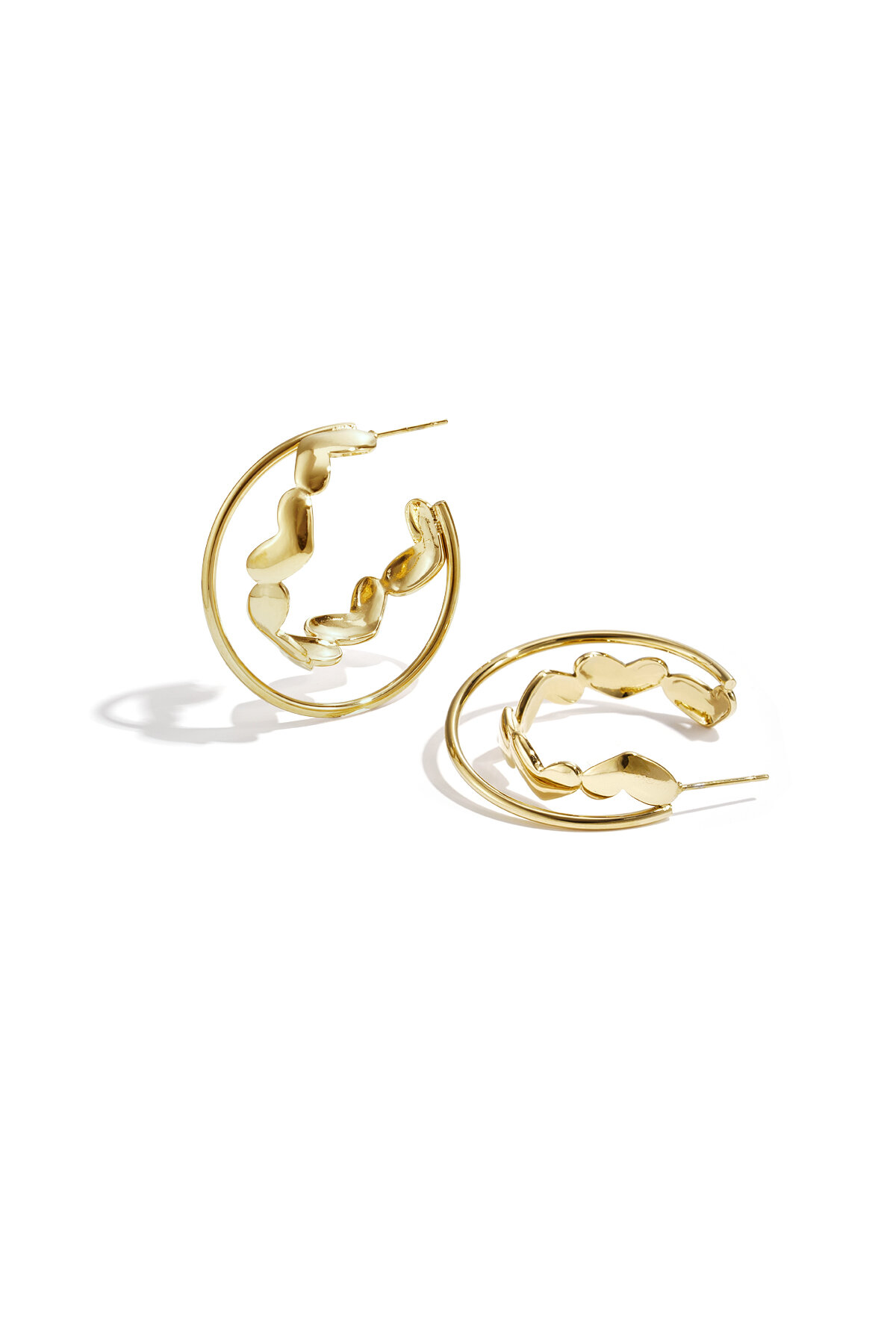 Double hoop earrings with twist 