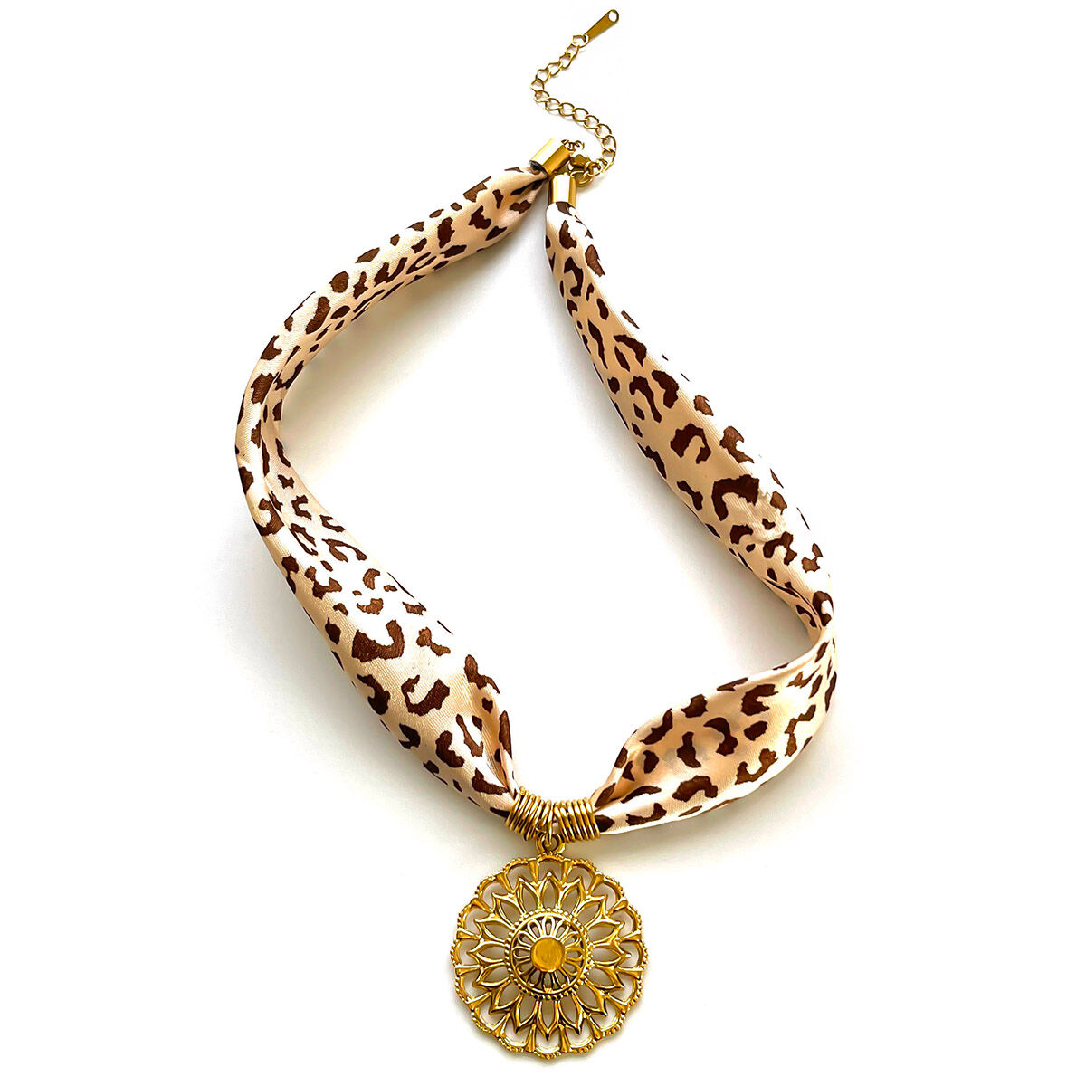 Gold Openwork Round Pendant Necklace Picture4