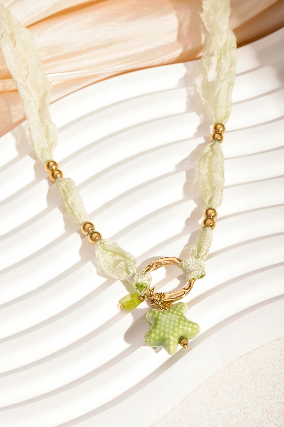 starry necklace - green and Picture3