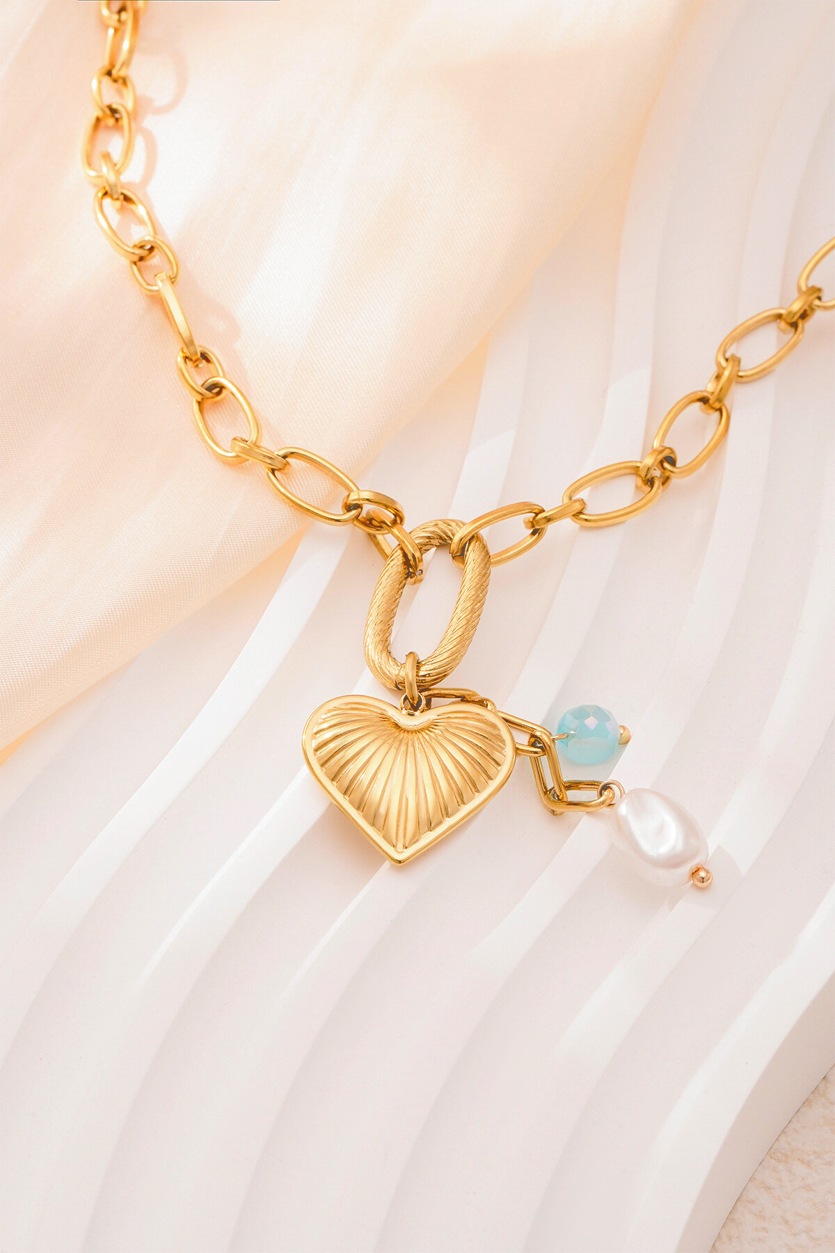 heart glow necklace h5 Picture3