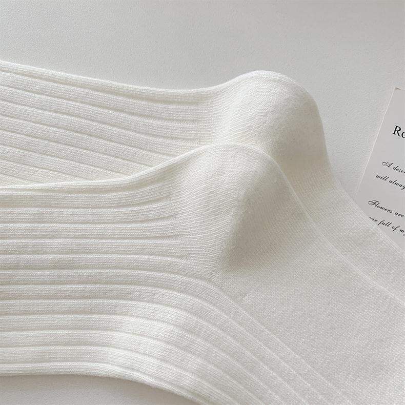 Elegant Solid Color Ruffled Edges Mid-Calf Socks h5 Picture4