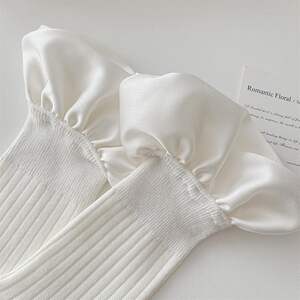 Elegant Solid Color Ruffled Edges Mid-Calf Socks h5 Picture5