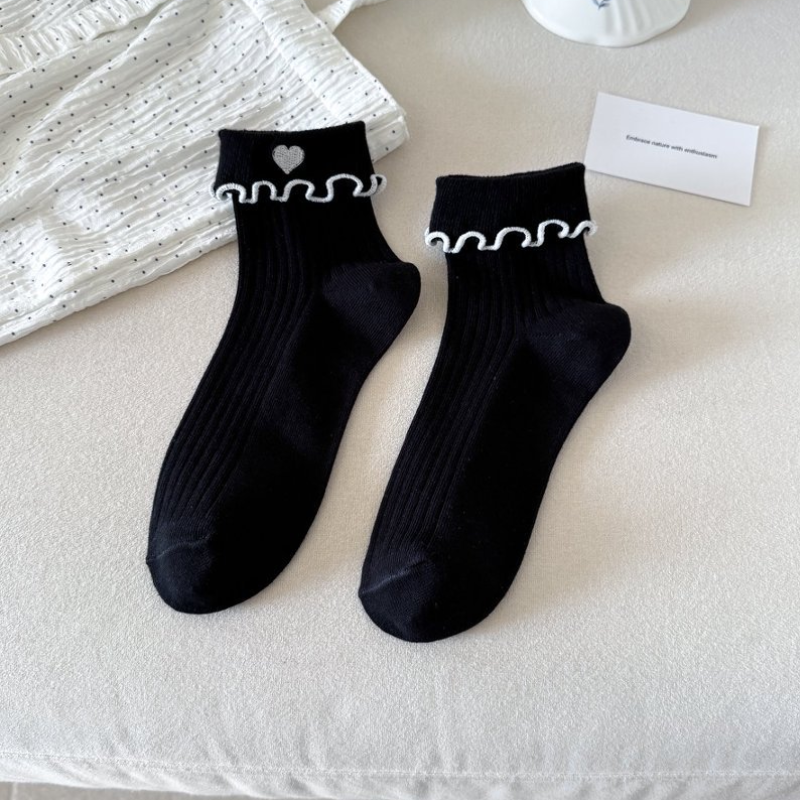 Slight Bounce Basic Solid Color Heart Ankle Socks h5 