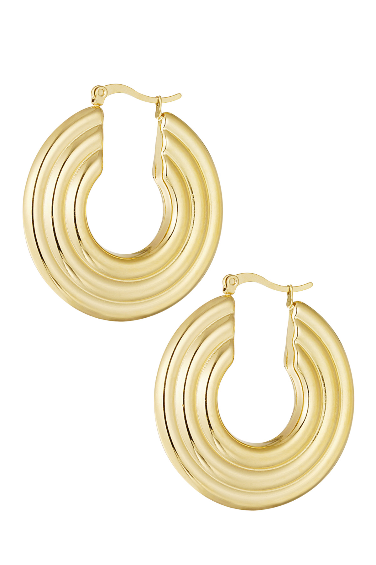 round earrings with pattern