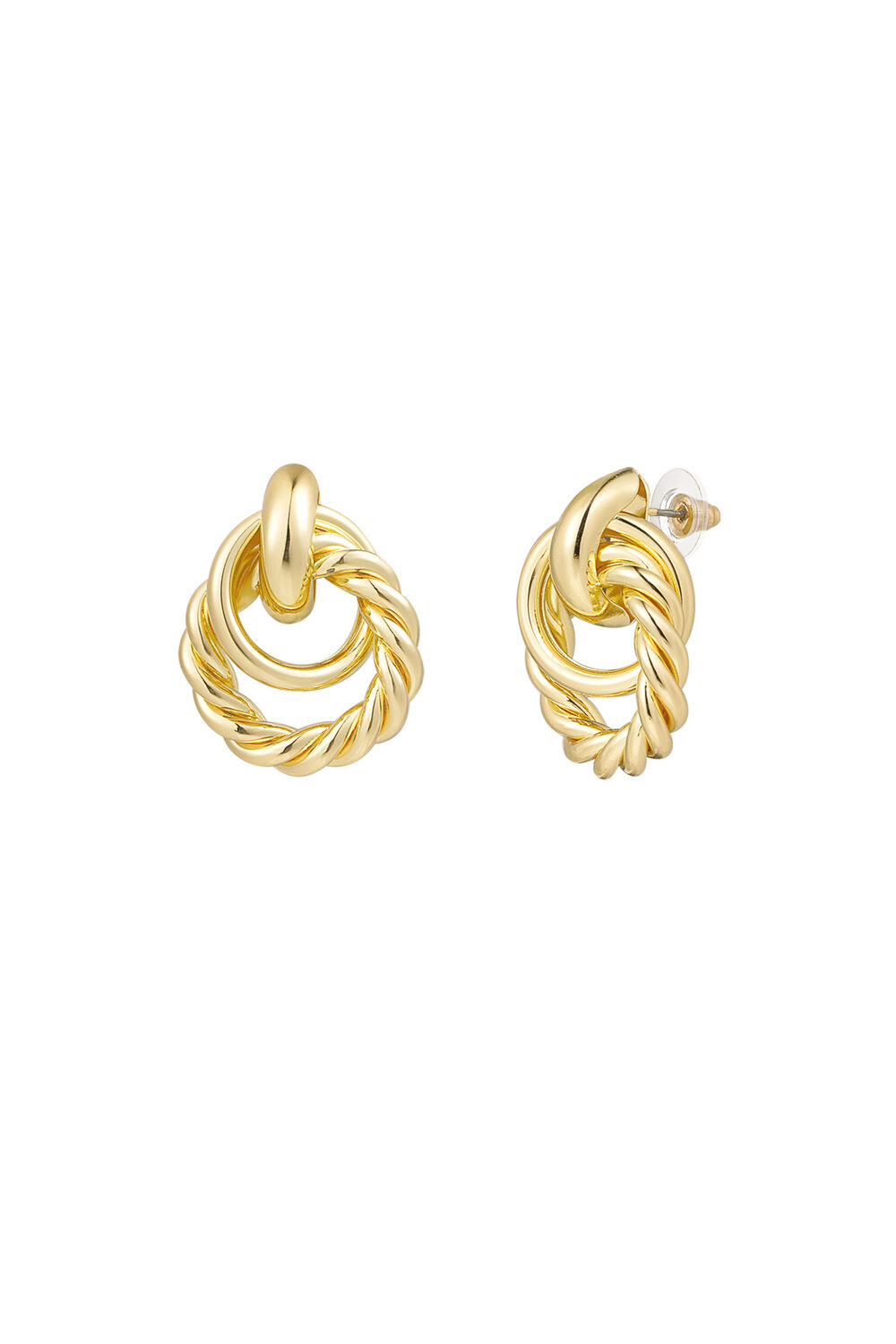pendientes con diferentes anillos
