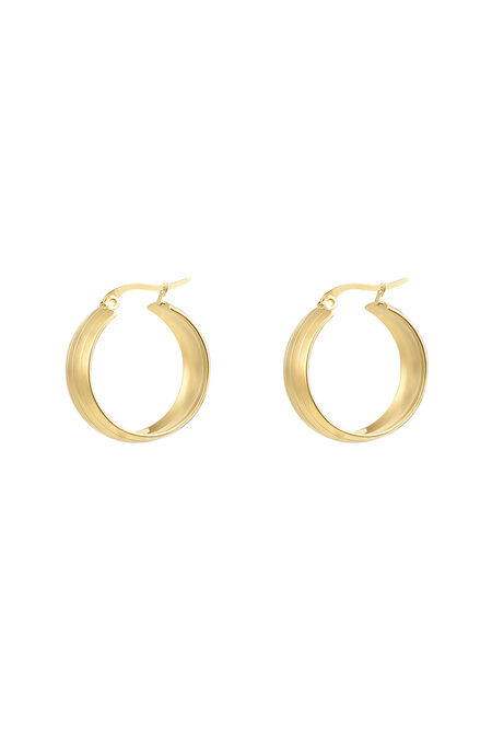 round earrings with small structure 2