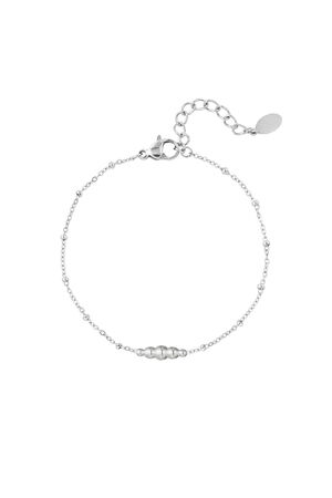 simple bracelet with twisted charm h5