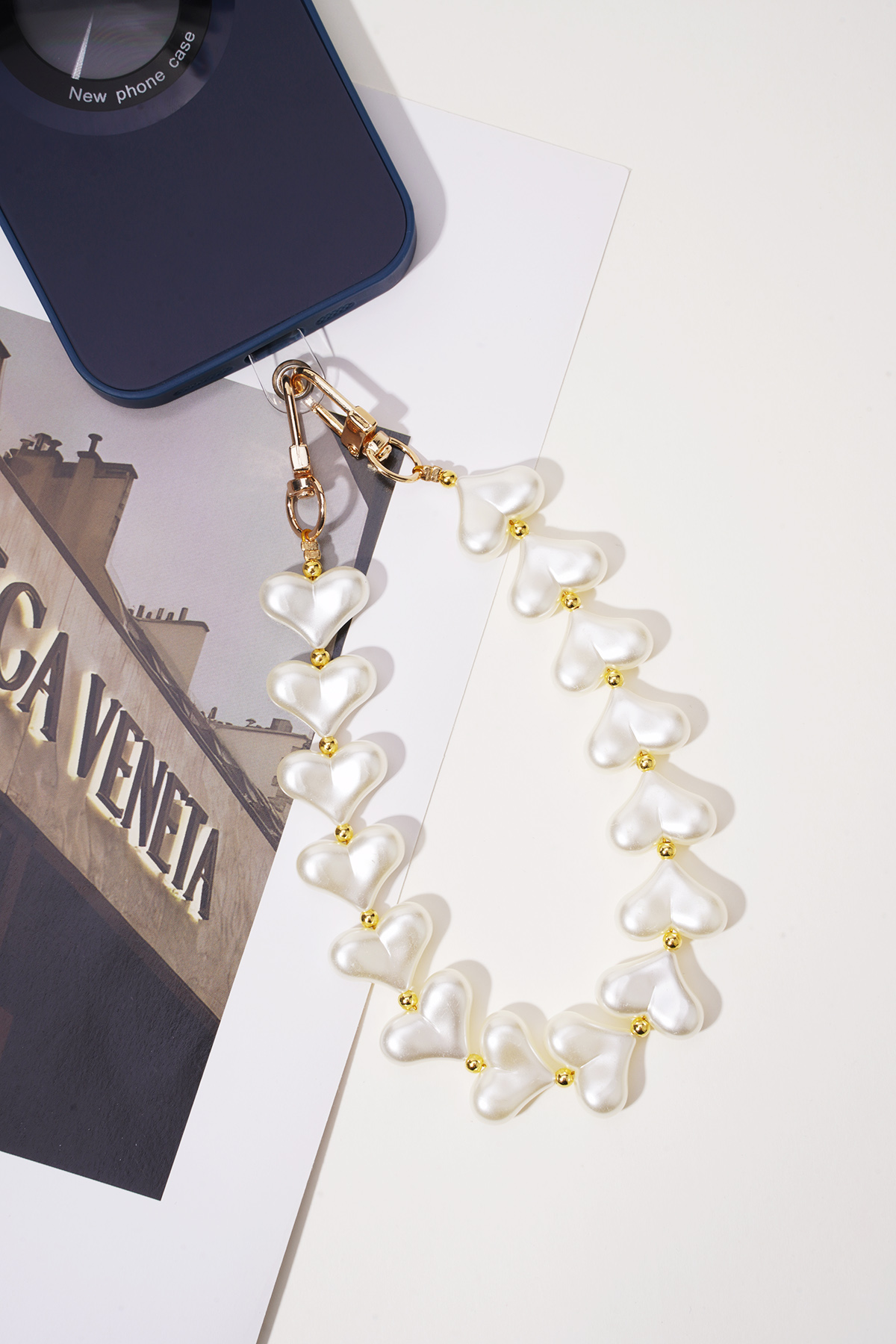 Trendy phone cord with pearled hearts Picture4