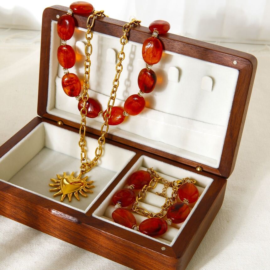 Retro Acrylic Beads Heart Charm Gold Color Necklace Set Picture2