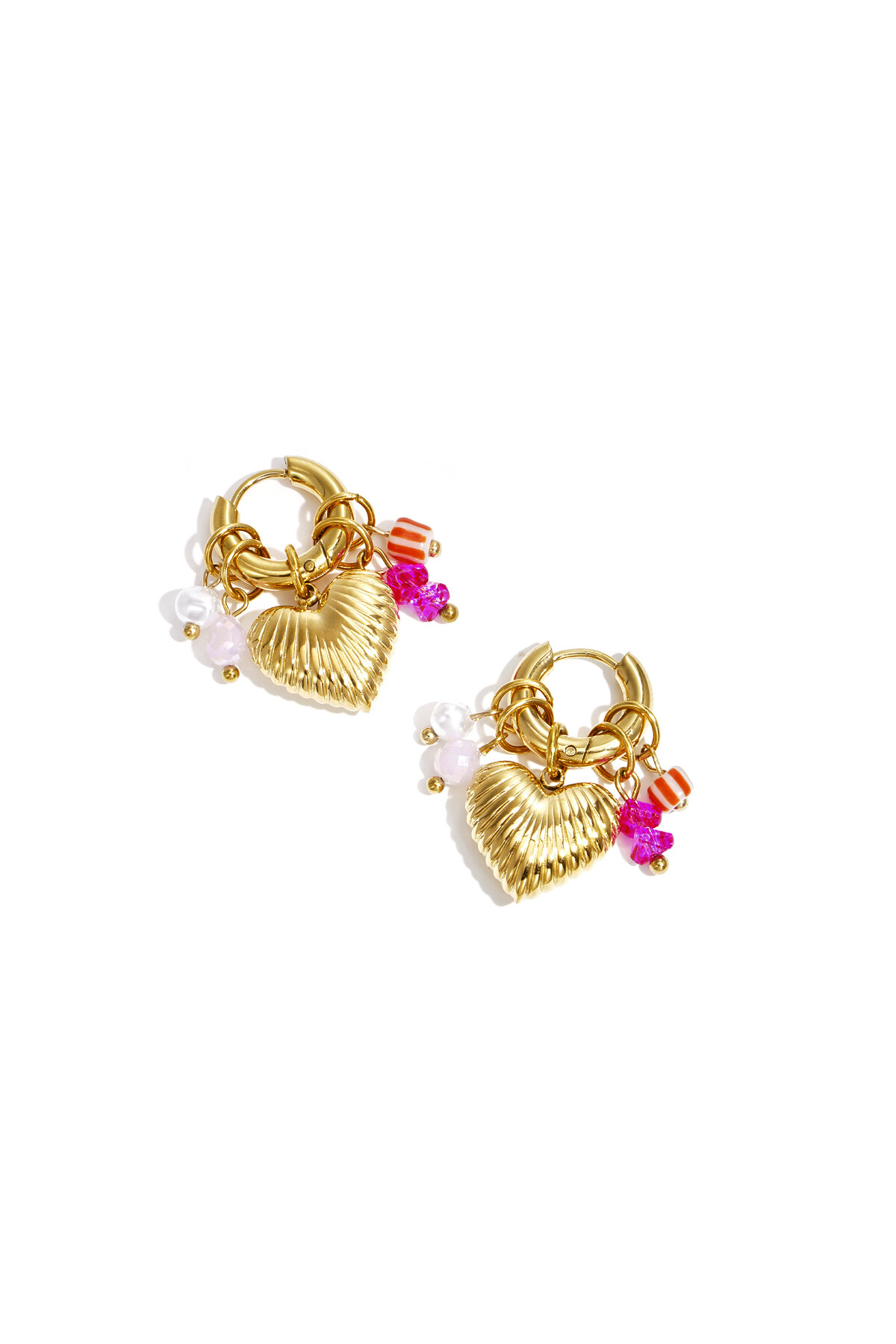 Petites boucles d'oreilles créoles avec perles pendantes, perles de rocaille et un cœur 2