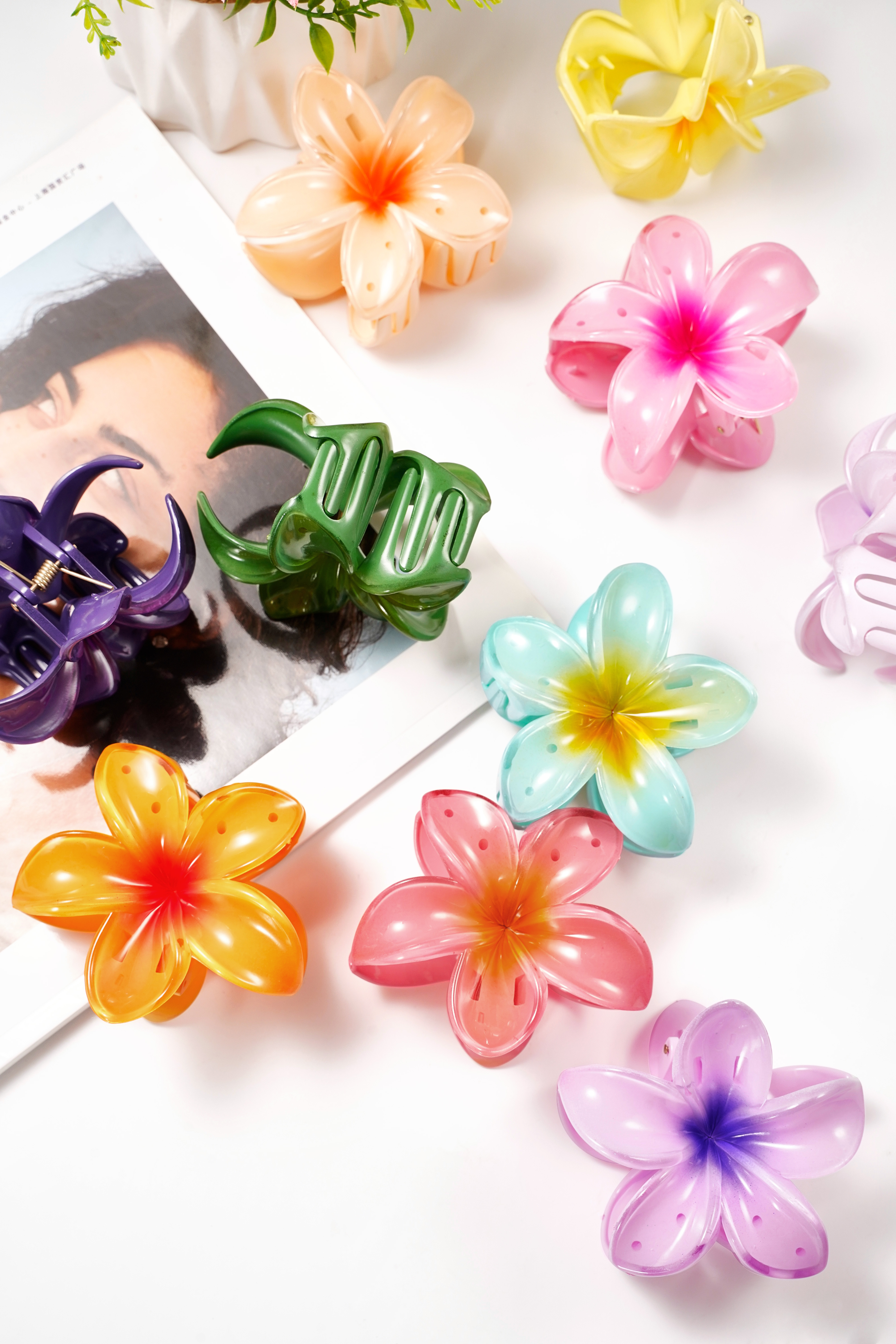 Fermaglio per capelli con fiore sfumato Hawaii Love h5Immagine3