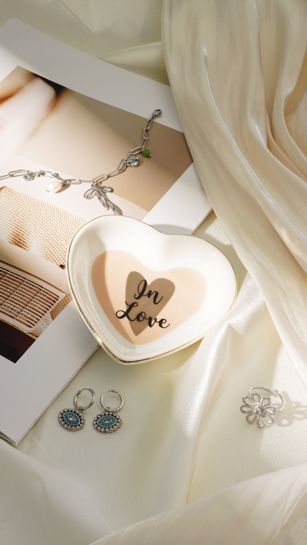 Glass Display In Love Picture3