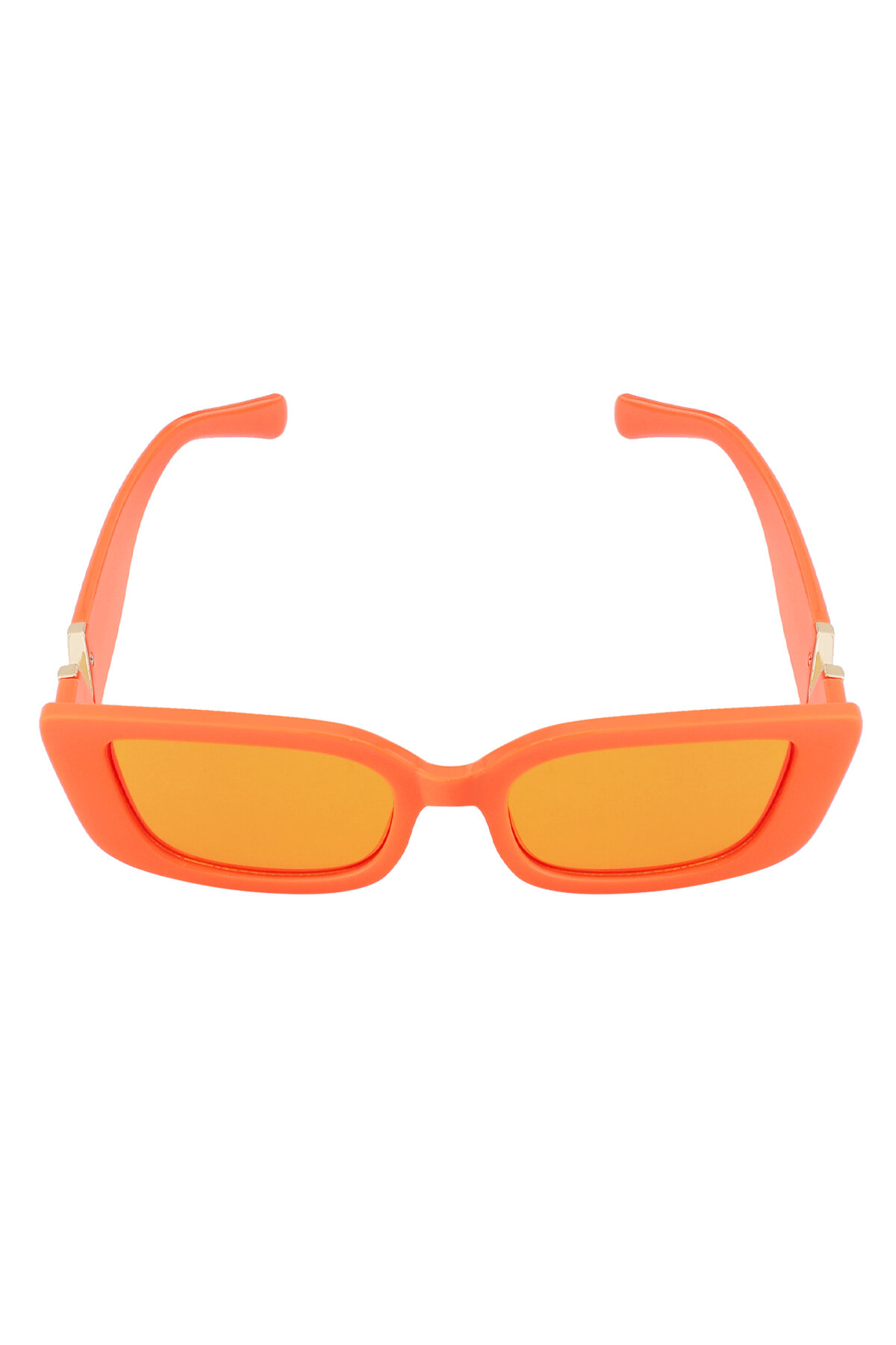 Nos encantan las gafas de sol naranjas 