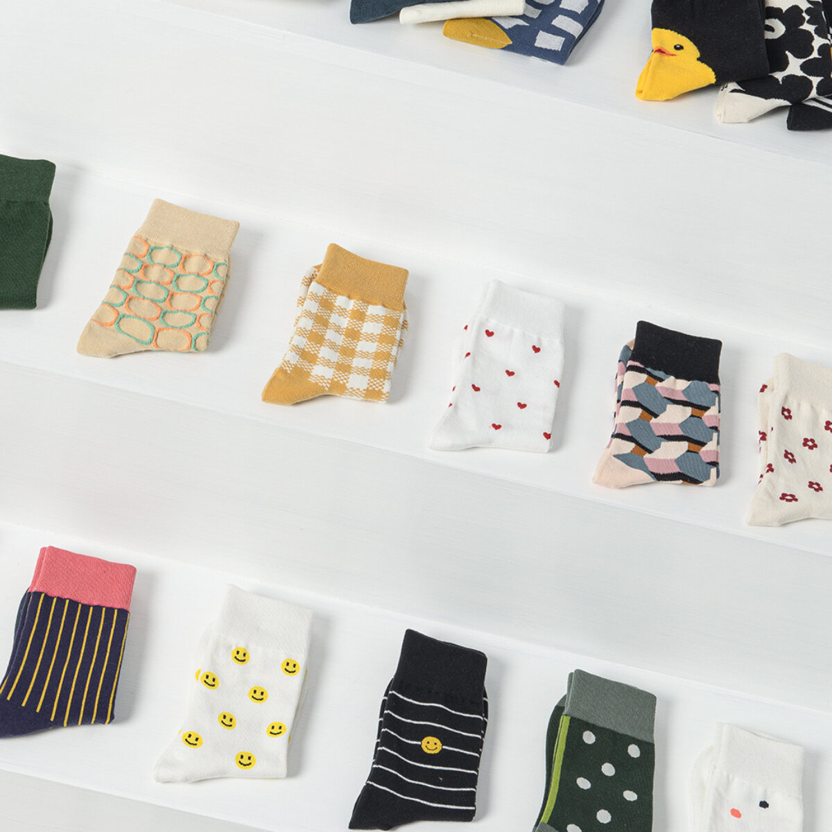 1 Pair Polka - dot and Checkered Comfortable  Cotton Mid-Calf Socks Picture3