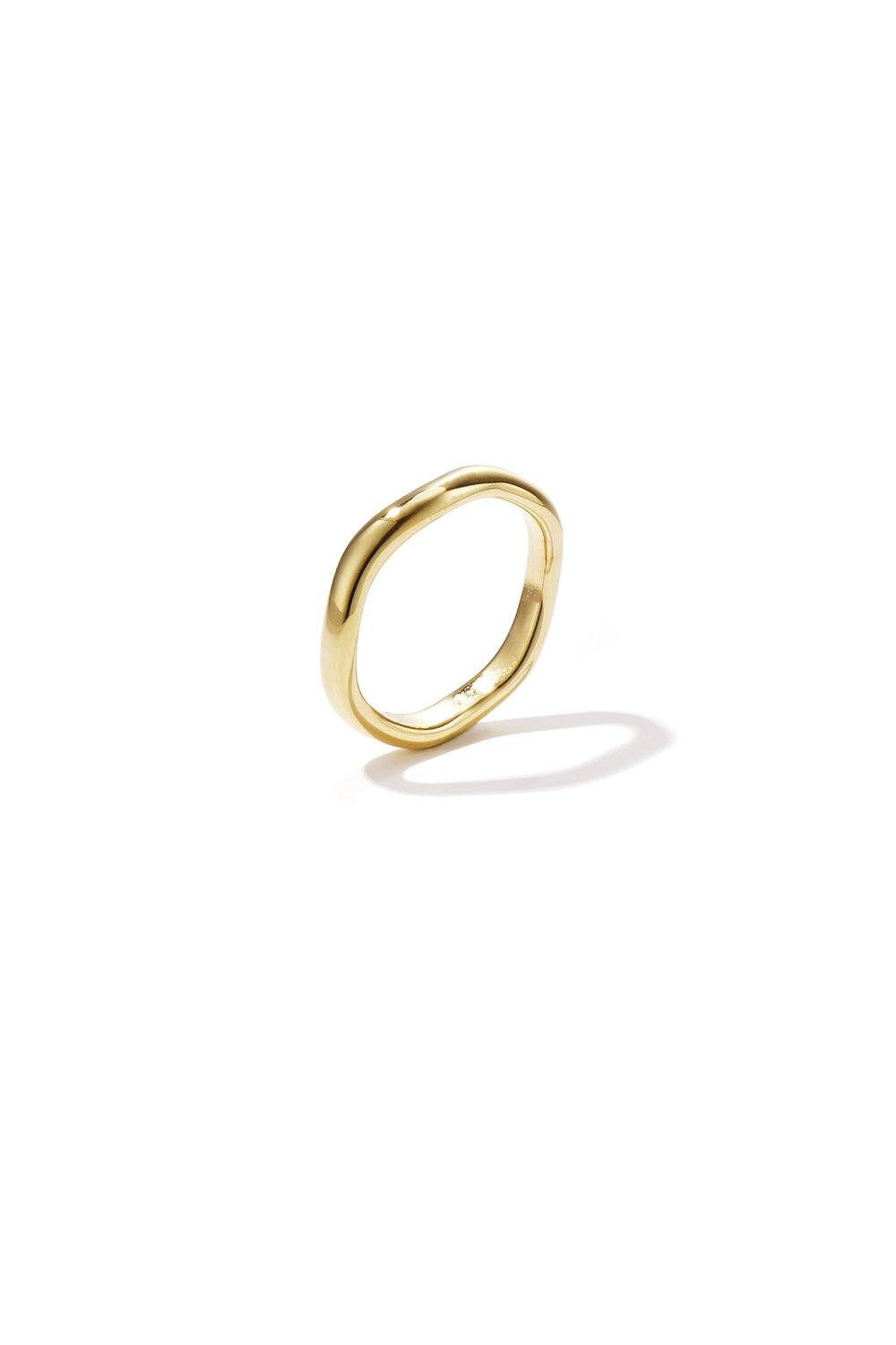 Minimalist wavy ring