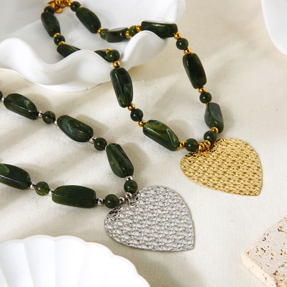 1 Piece Retro Acrylic Beads Gold Color Heart Pendant Necklace