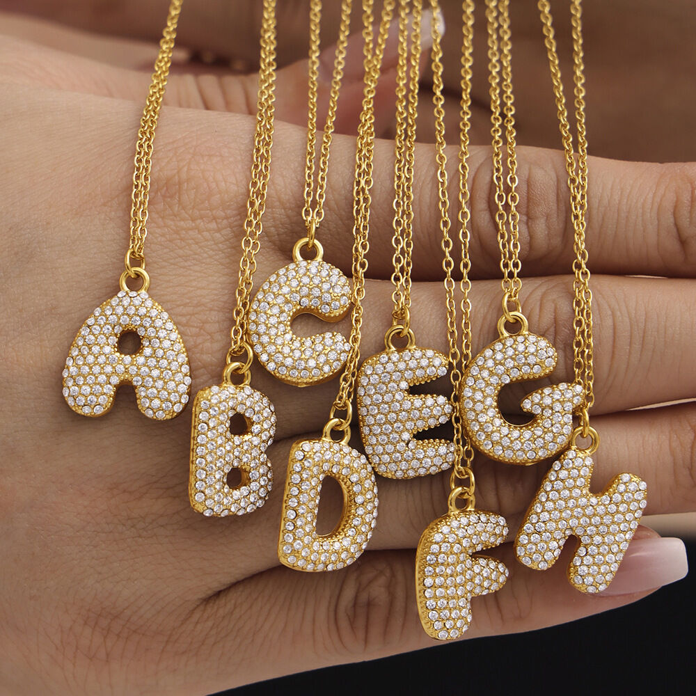Collares con colgante de circonita color oro, de acero inoxidable, impermeables y con letras informales para mujer.