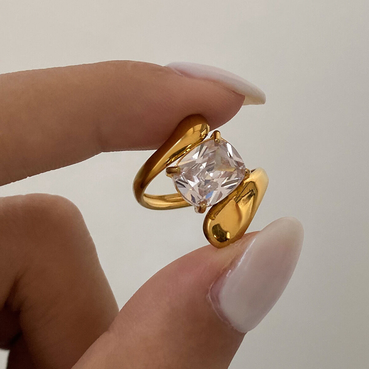 1 Piece Luxurious Series Irregular Stainless Steel Waterproof Gold Color Rhinestone Women's Single Rings