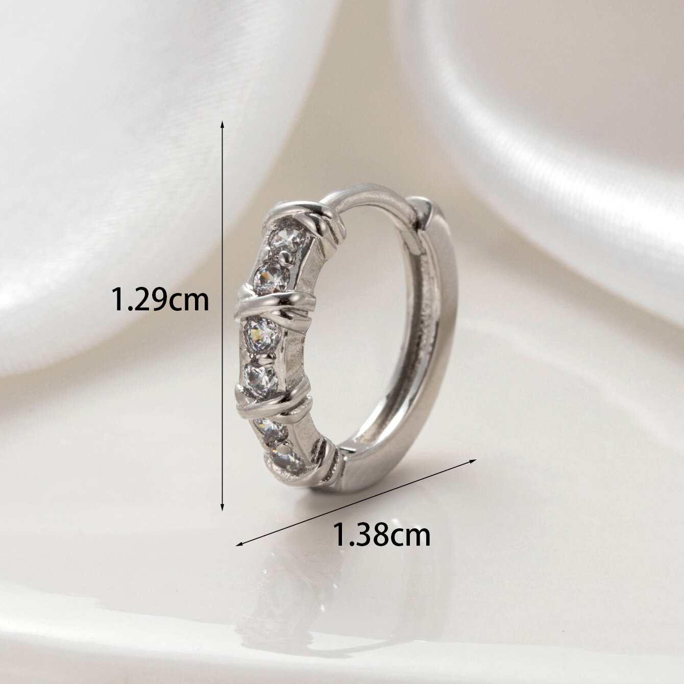 Boucles d'oreilles piercing femme Simple Series Classic Heart en cuivre sans placage, ornées de zircon. h5 