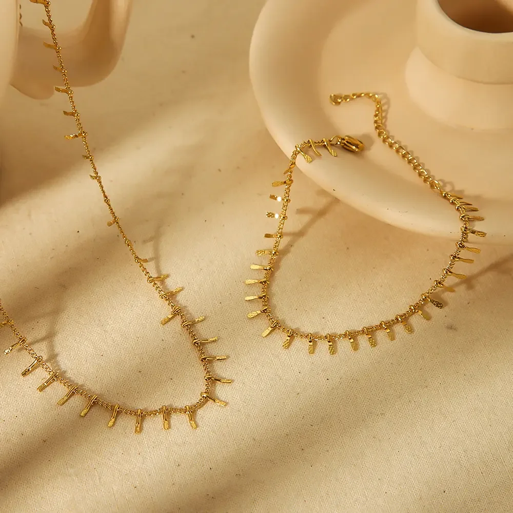 1 Stück schlichte und modische geometrische Halskette aus 18 Karat vergoldetem Edelstahl für Damen zum täglichen Tragen 