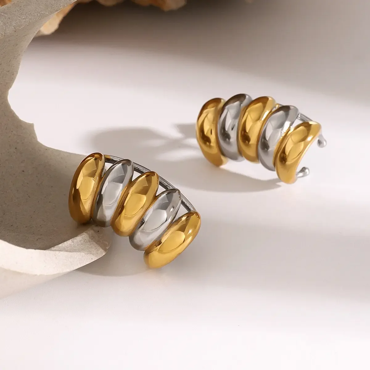 1 paio di semplici orecchini a bottone in acciaio inossidabile placcati oro, stile retrò, da donna 