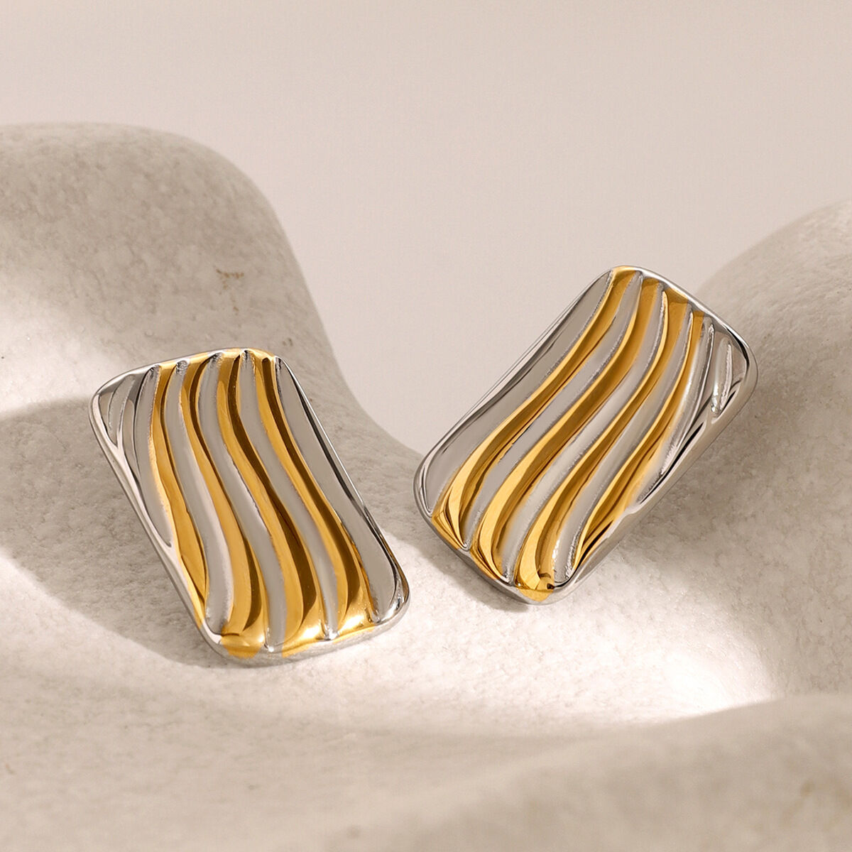 1 pair simple style rectangular shape stainless steel gold plated women's stud earrings