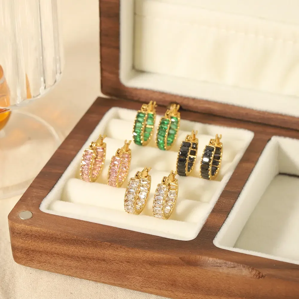 1 Paar elegante und modische Creolen aus 18 Karat vergoldetem Edelstahl mit bunten rechteckigen Zirkonia für Damen, Schmuck für den Alltag h5 
