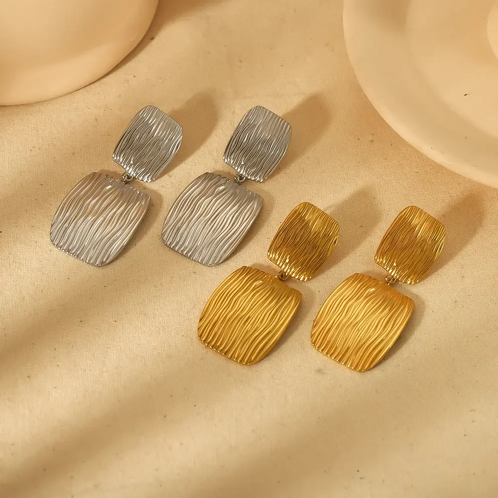 1 pair of exaggerated personality  gold-plated stainless steel striped texture geometric square pendant earrings suitable for women's daily wear 