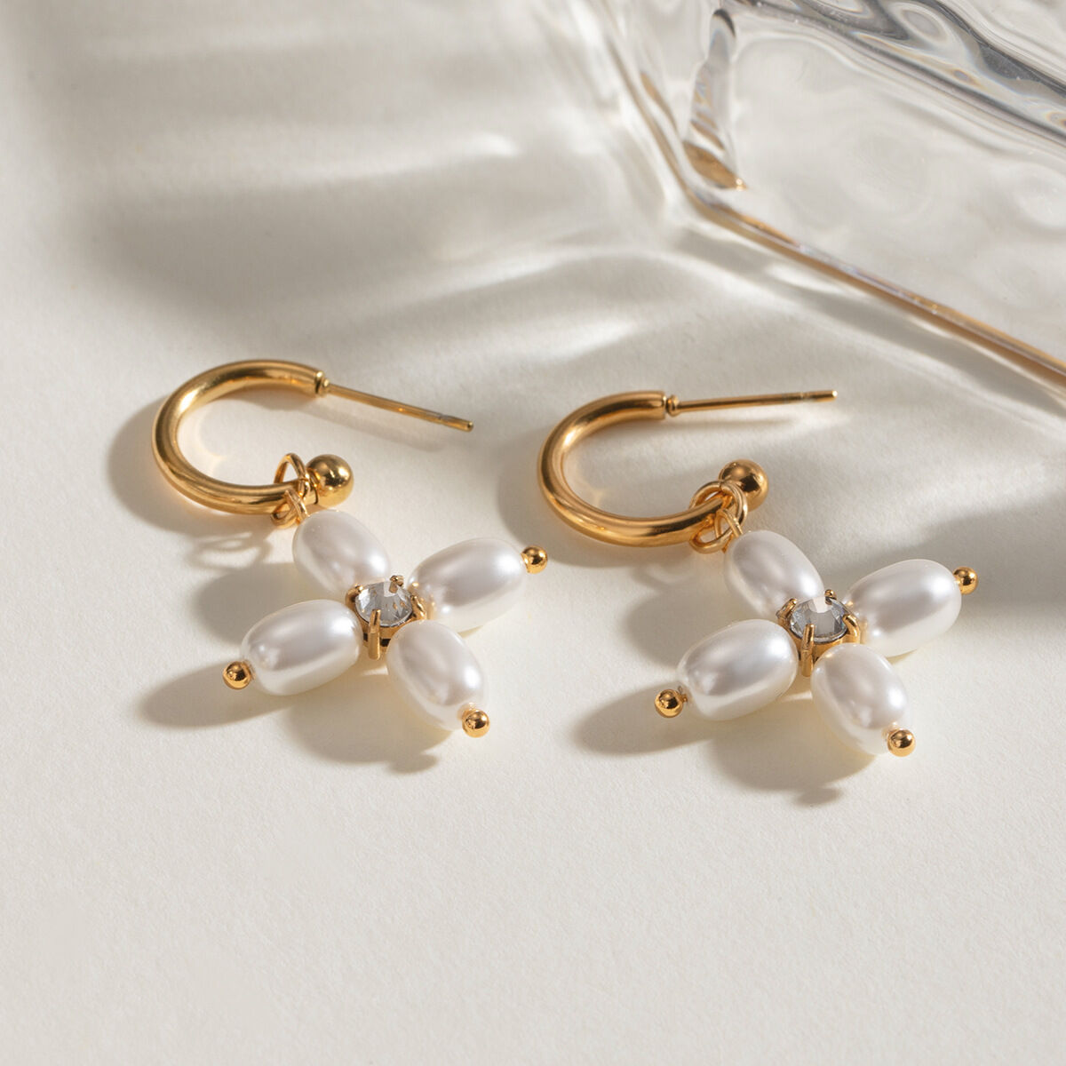 Conjunto De 1 Par De Pendientes De Acero Inoxidable Con Forma De Cruz Elegante Y Chapado En Oro De 18 Quilates Con Perlas Artificiales Para Mujer 