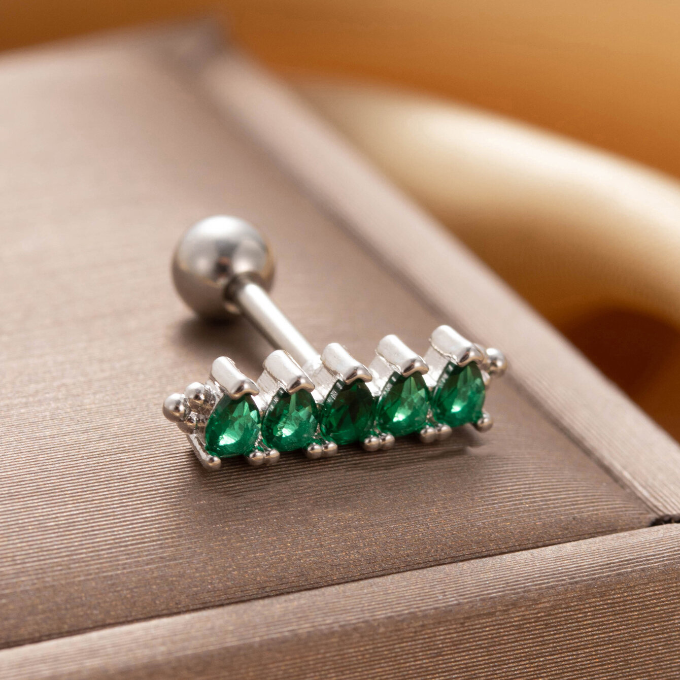 1 pezzo semplice serie classico cuore titanio acciaio senza placcatura materiale zircone orecchini da donna piercing