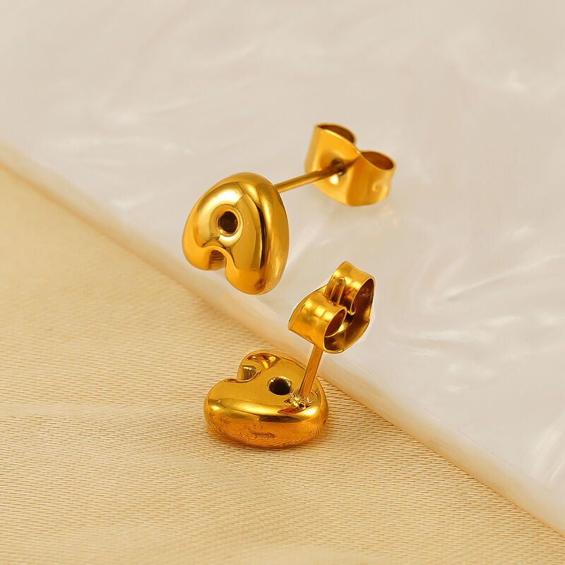 1 Paar einfache Serie elegante Buchstaben Titan Stahl 18 Karat vergoldet Frauen Ohrstecker h5 