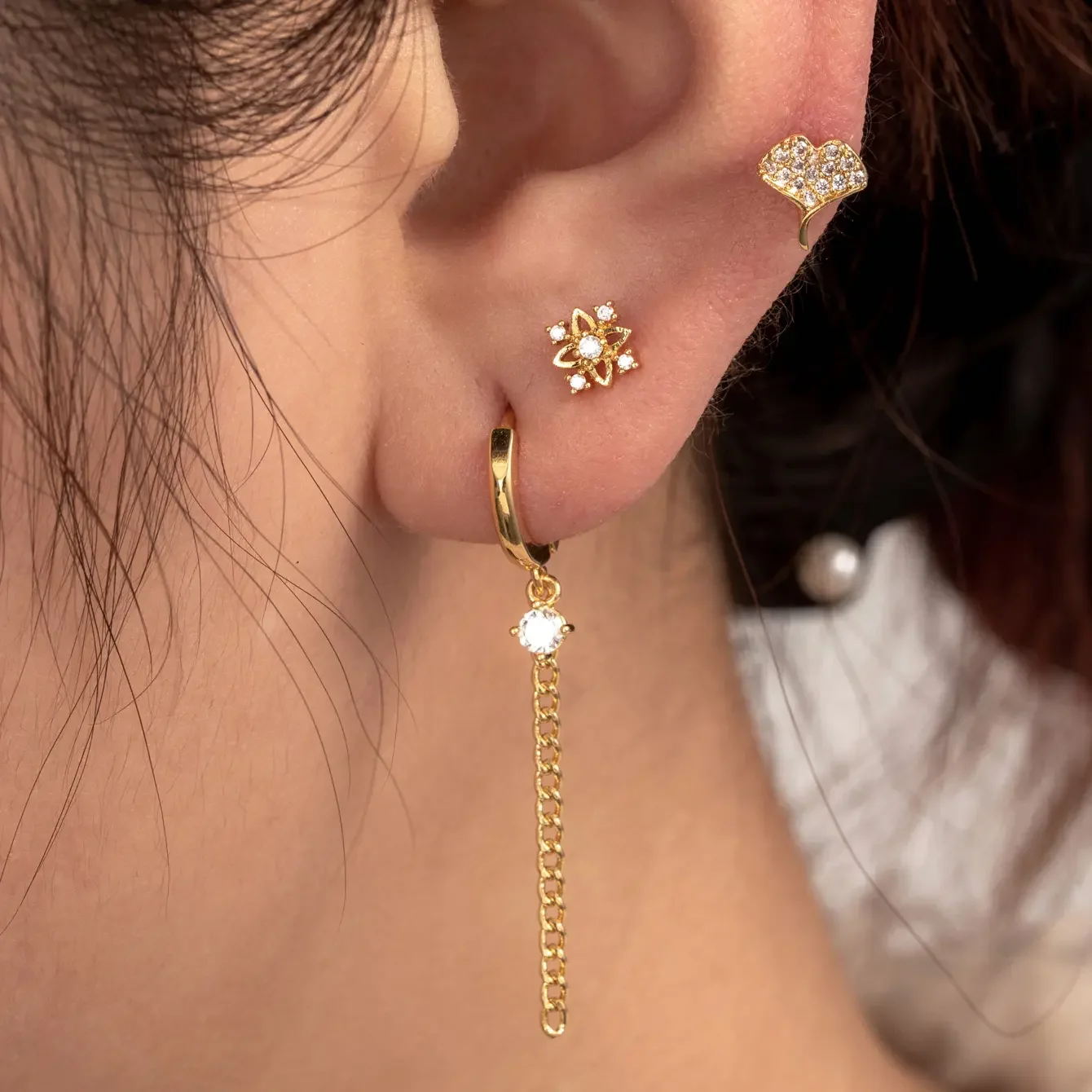 Pendientes de perforación para mujer, de 1 pieza, de serie simple, clásicos, de cobre, sin chapado, con circonitas. Imagen2