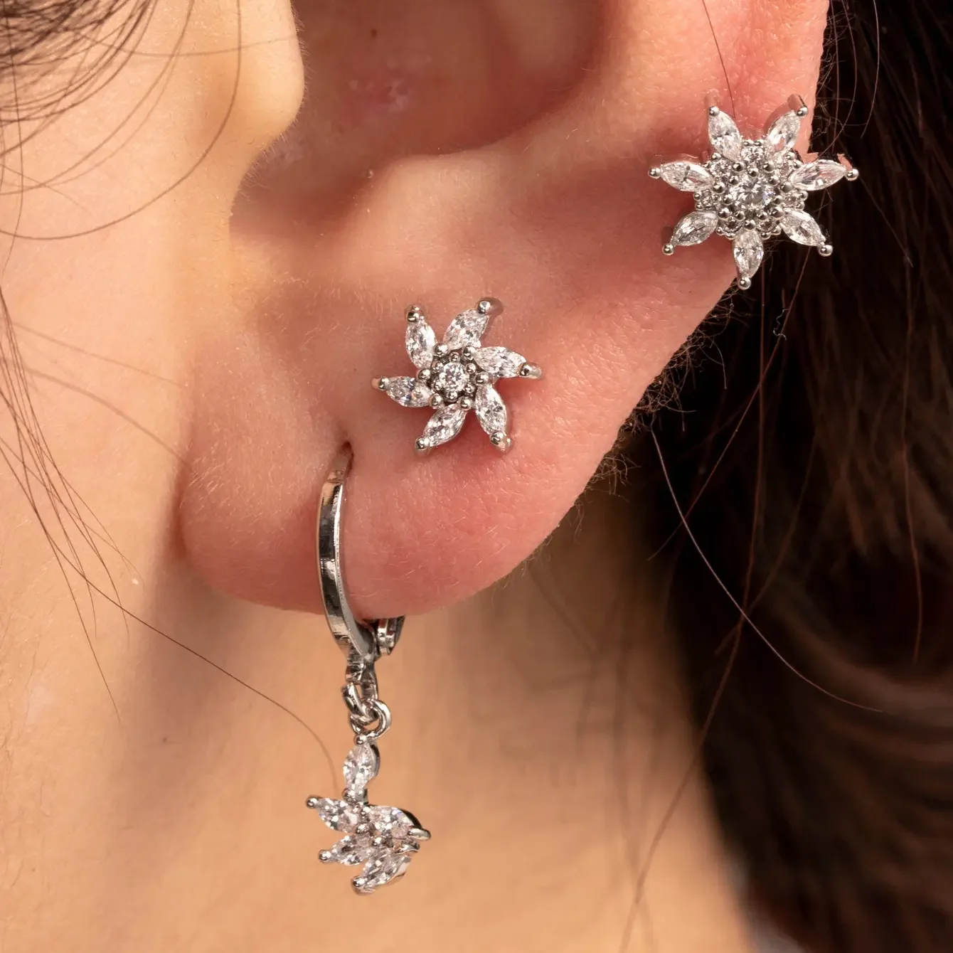 Boucles d'oreilles piercing femme Simple Series Classic Flower en cuivre sans placage, ornées de zircon. h5 Image2