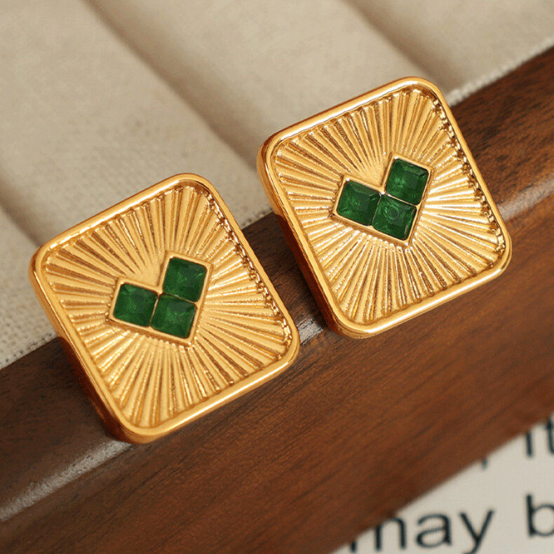 EH725 Orecchini a bottone in oro con pietra verde Immagine2