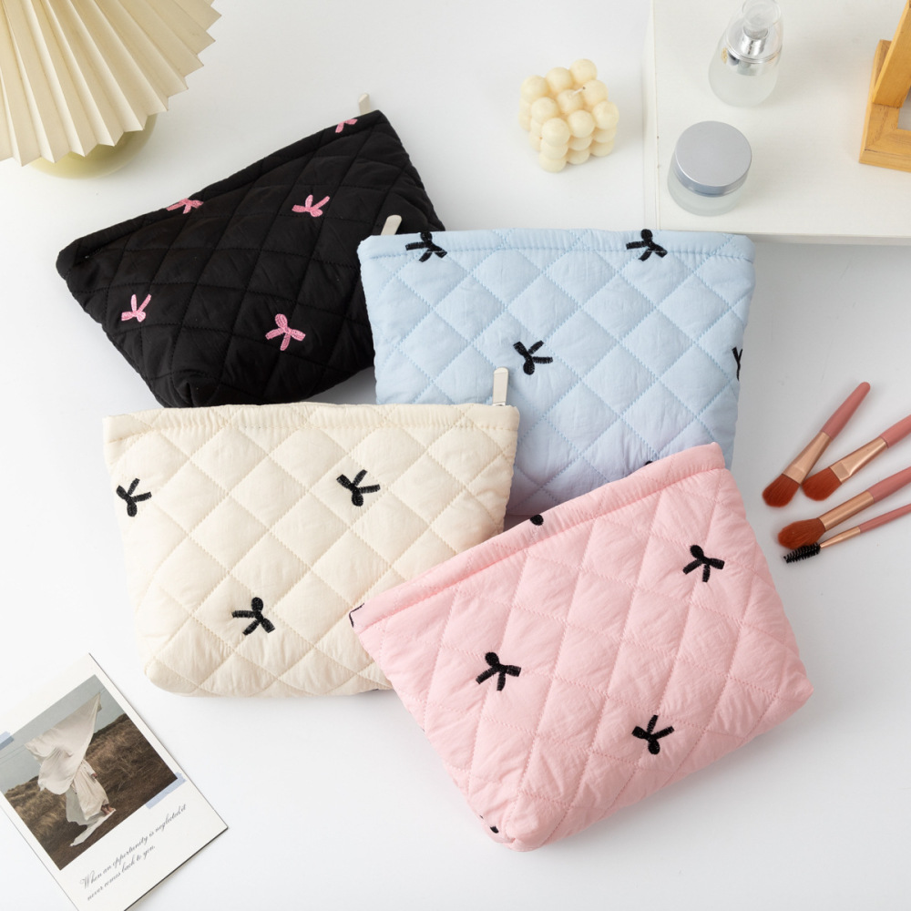 1 Piece Classic Travel Bowknot Portable Large Capacity Pouch With Random Printing Design Women's Quilted Cosmetic Bags Picture2