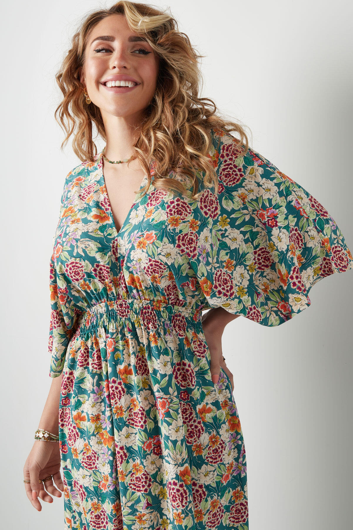 Vestido flores alegres h5 Imagen5