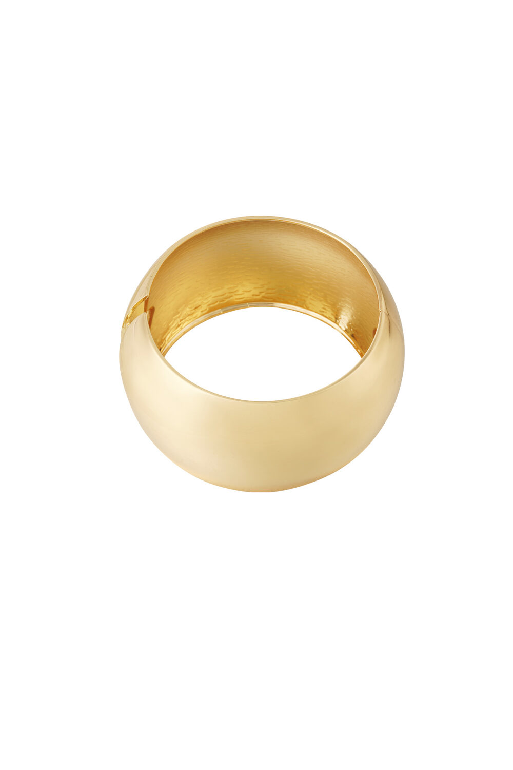 Brazalete con brillo dorado