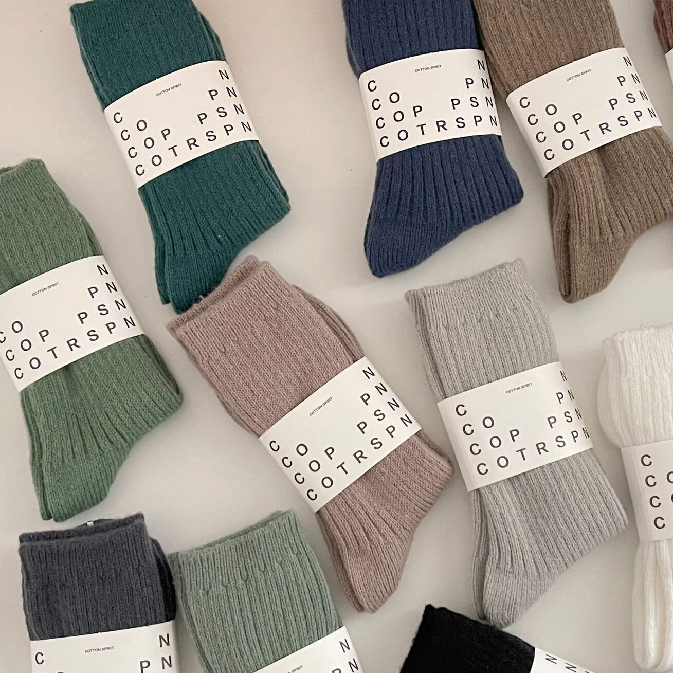 Soft Solid -Color Vertical Striped Women's Mid-Calf Socks h5 Picture3