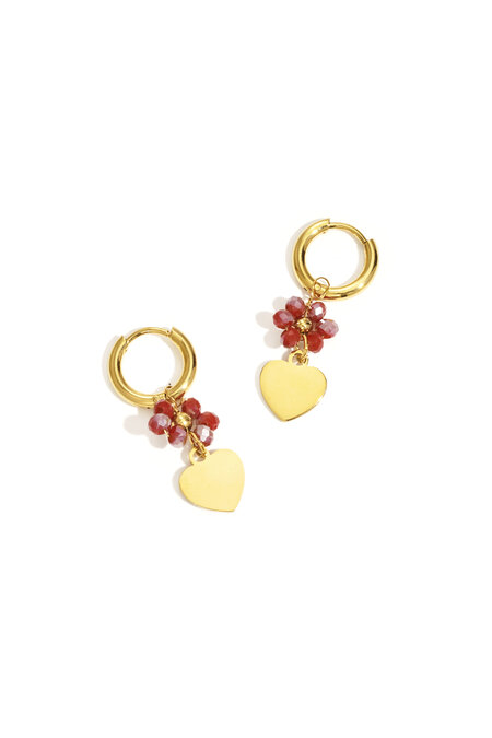 Boucles d'oreilles avec un cœur sur une fleur perlée 2